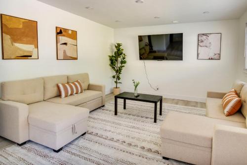 Pet-Friendly Norfolk Retreat about 7 Mi to Beach!