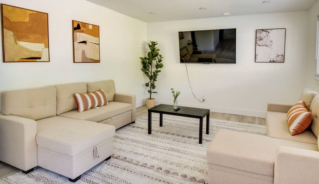 Pet-Friendly Norfolk Retreat ~ 7 Mi to Beach!