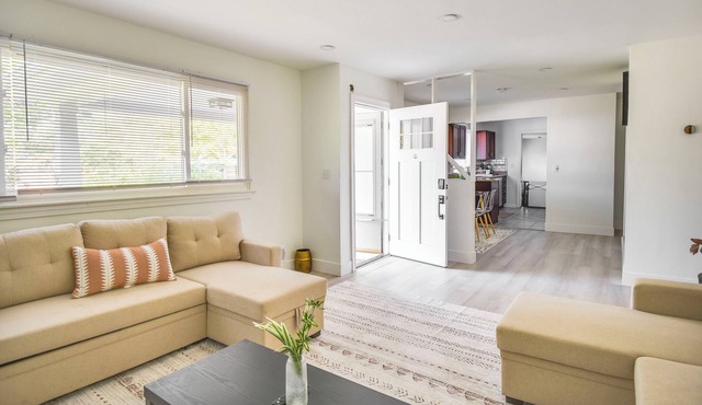 Pet-friendly Norfolk Retreat ~ 7 Mi to Beach!