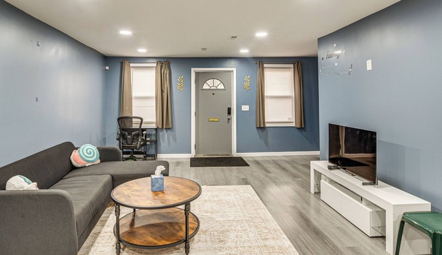 Pet Friendly! NW Philly Rowhouse w/Fenced Yard!