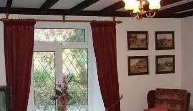 Pet friendly, oak-beamed cottage, log fire, in Dartmoor National Park