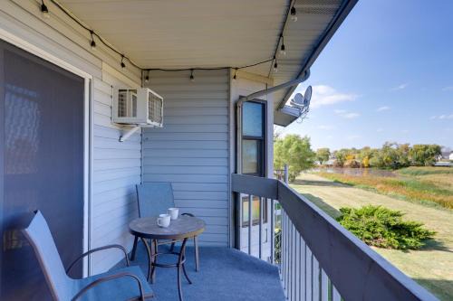 Pet-Friendly Oak Harbor Condo Walk to Lake!