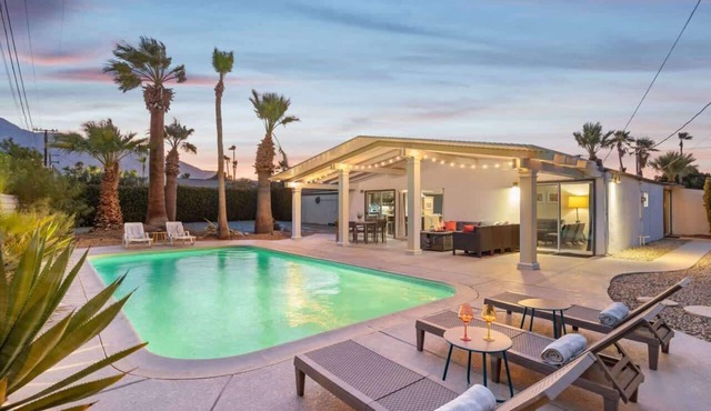 Pet-Friendly Oasis with Private Pool in Palm