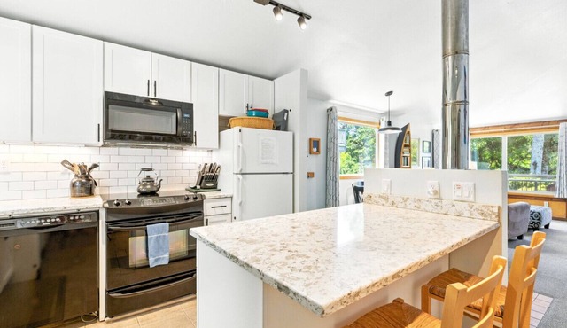Pet-friendly Oceanfront Getaway Sleeps 5