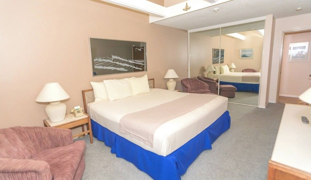 Pet-Friendly Ocean Retreat – Fireplace, Pool & Direct Beach Access