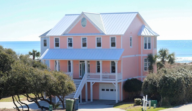 Pet Friendly,Oceanfront,private pool,beach boardwalk,located in Spinnakers Reach