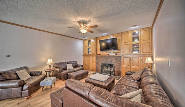 Pet-Friendly Ogallala Home ~ 7 Mi to Lakefront!