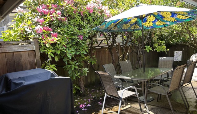 Pet-Friendly Orchard House: Quiet Sanctuary Blocks from UO & Hayward Field