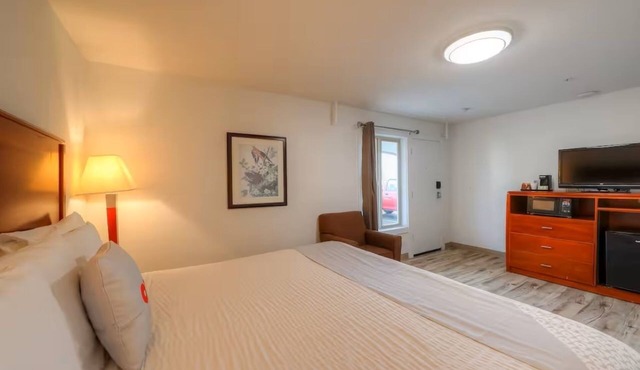 Pet-Friendly Oregon Coast Getaway, Close to Beaches, Dining & Scenic Spots