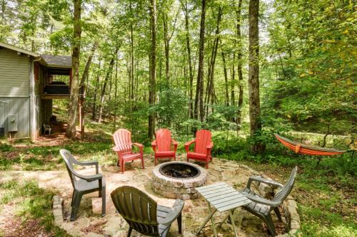 Pet-Friendly Otto Mountain Cabin w/Fireplace!
