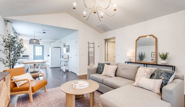 Pet Friendly |Outdoor Fire Pit|Shops & Food Nearby