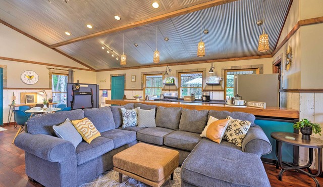 Pet-Friendly Outdoor Paradise w/Grill, Decks