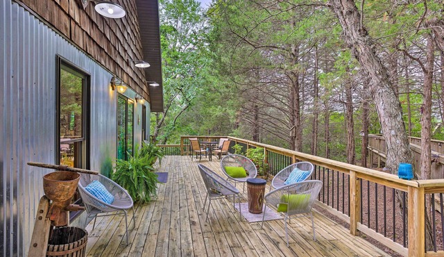 Pet-friendly Outdoor Paradise w/Grill, Decks