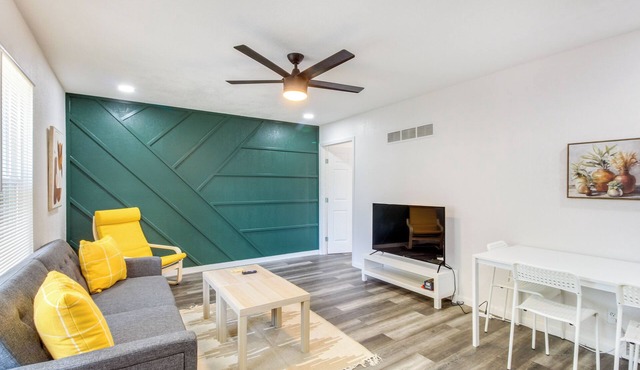Pet-Friendly Overland Park Condo with Pool Access!
