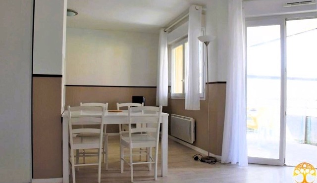 Pet-friendly Place! Parking, Pool! Short Drive to Omaha and D-Day Beach!