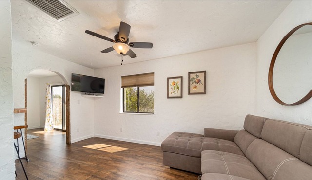 Pet Friendly Palisade Peach Paradise on Fruit & Wine Byway