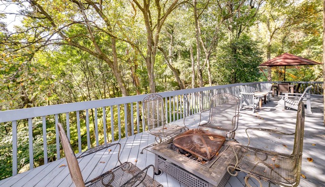 Pet-Friendly Pennsylvania Abode - Deck & Fireplace