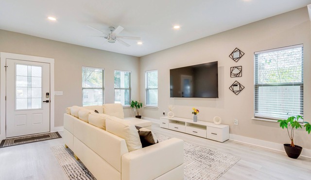 Pet-Friendly Pensacola Home: Central Location