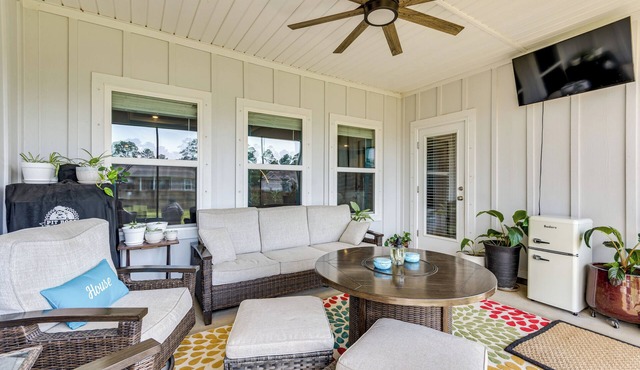 Pet-Friendly Pensacola Home w/Fenced Backyard