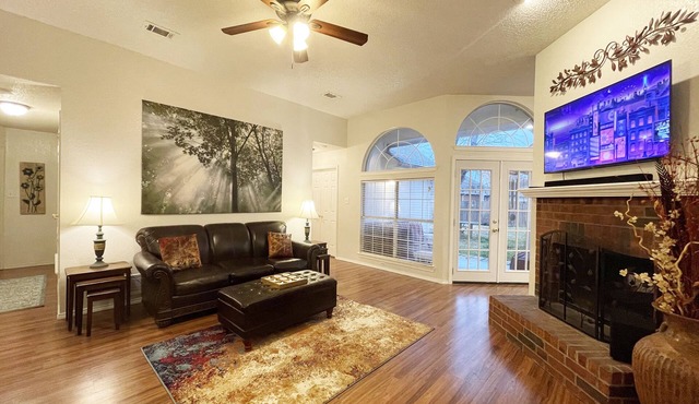 Pet-Friendly & Perfect! Jetted Tub, Patio, Ping Pong, Pac-Man