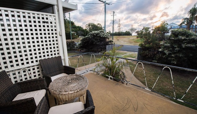 Pet friendly Pialba Beach House across from beach, close to waterpark