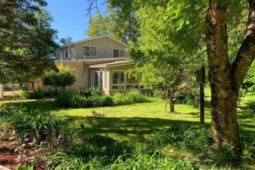 Pet-Friendly Pinehurst Home Hike, Bike and Ski!