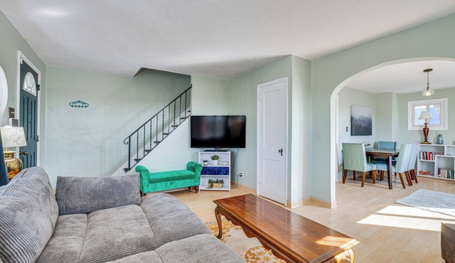 Pet-Friendly Pittsburgh Home: 3 Mi to Downtown!