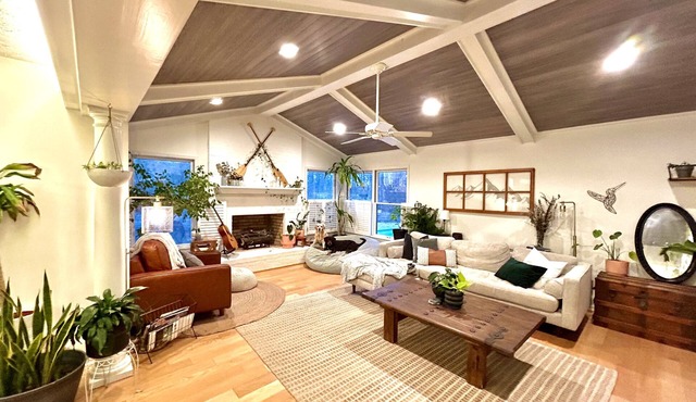 Pet friendly Plant Paradise with Pool near Pinehurst