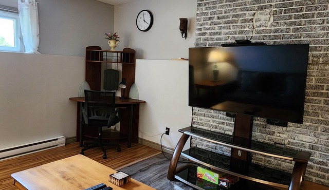 Pet friendly place!nClose to hiking trails, taphouse, coffee shop, local bakery.