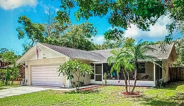 Pet Friendly Pool Home close to beach and Walsingham Park