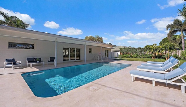 Pet Friendly Pool Home - Minutes Away from Beach