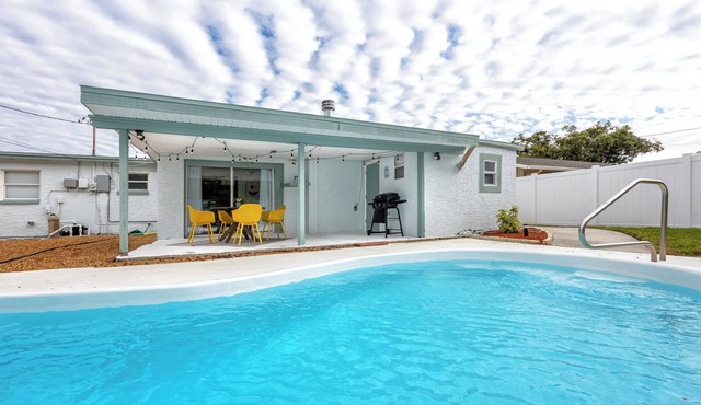 Pet-friendly pool house near beach with office
