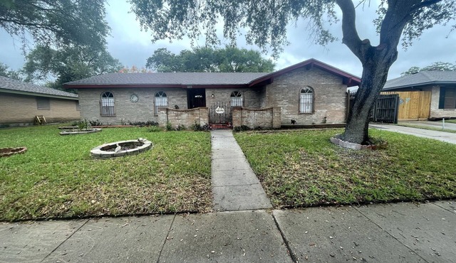 Pet Friendly, Private Bkyd 4 bedroom