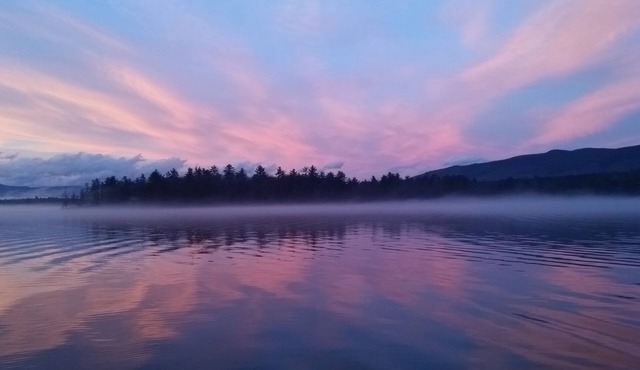 Pet friendly, private sandy beach/dock, Spectacular Winnipesaukee Lake/Mountain