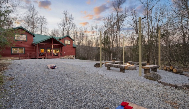 Pet friendly! Private heated pool! Theatre!