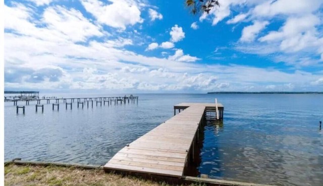 Pet Friendly, Private Waterfront Cottage