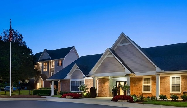 Pet-friendly Property! Relaxing 2BR Suites with Full Kitchen, Free Breakfast!