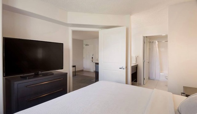Pet-friendly Property! w/Full Kitchen, Onsite Parking, FREE Breakfast!
