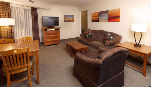 Pet-friendly Property! w/Free Parking, Near Parmenter Gazebo Garden!