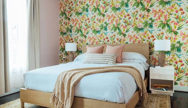 Pet-Friendly Queen Room at The Painted Lady! Free Parking, Near Vulcan Park!