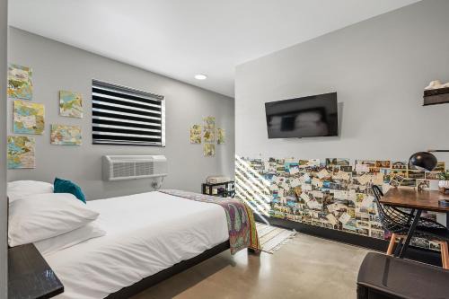 Pet friendly queen room for 2