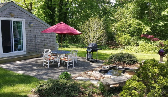 Pet Friendly Quiet Charming Cottage off the Beaten Path close to all amenities