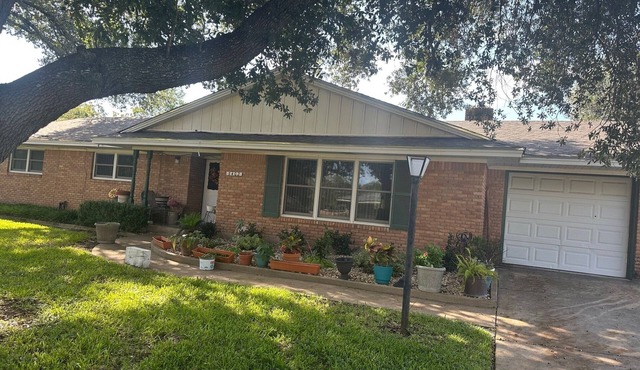 PET FRIENDLY QUIET NEIGHBORHOOD!