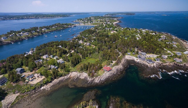 Pet-friendly Quintessential Maine Cottage with Easterly Views of Casco Bay