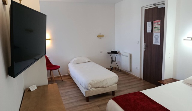 Pet-Friendly Room w Parking Close to Local Trails