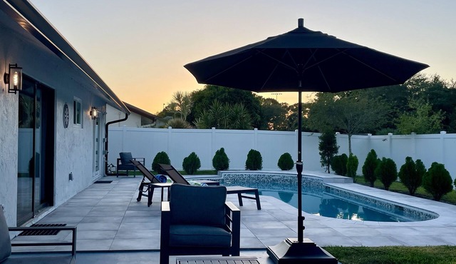 Pet friendly Royal Palm oasis with pool
