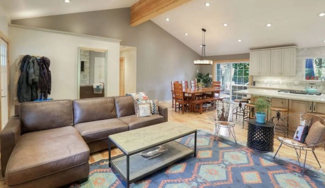 Pet Friendly Ranch Home in Tahoe City w/Hot Tub