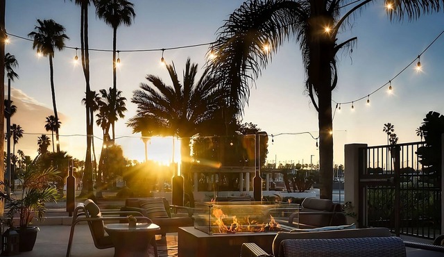 Pet-Friendly Redondo Beach Getaway! Balcony & Near Clark Stadium