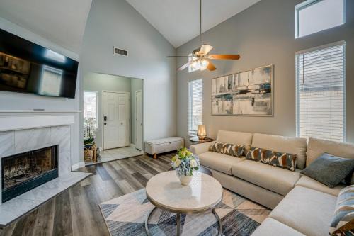 Pet Friendly! Renovated Arlington Home Near ATandT