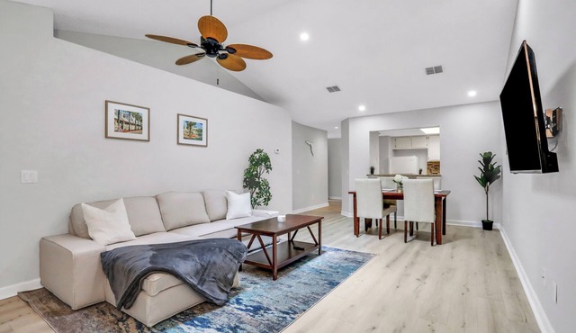 Pet-Friendly Rental, Pool Table, 7 Min to Mayo Clinic!